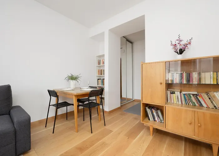 Charming Apartment For 4 People Located 650 M From The Old Town Of Warsaw By Noclegi Renters