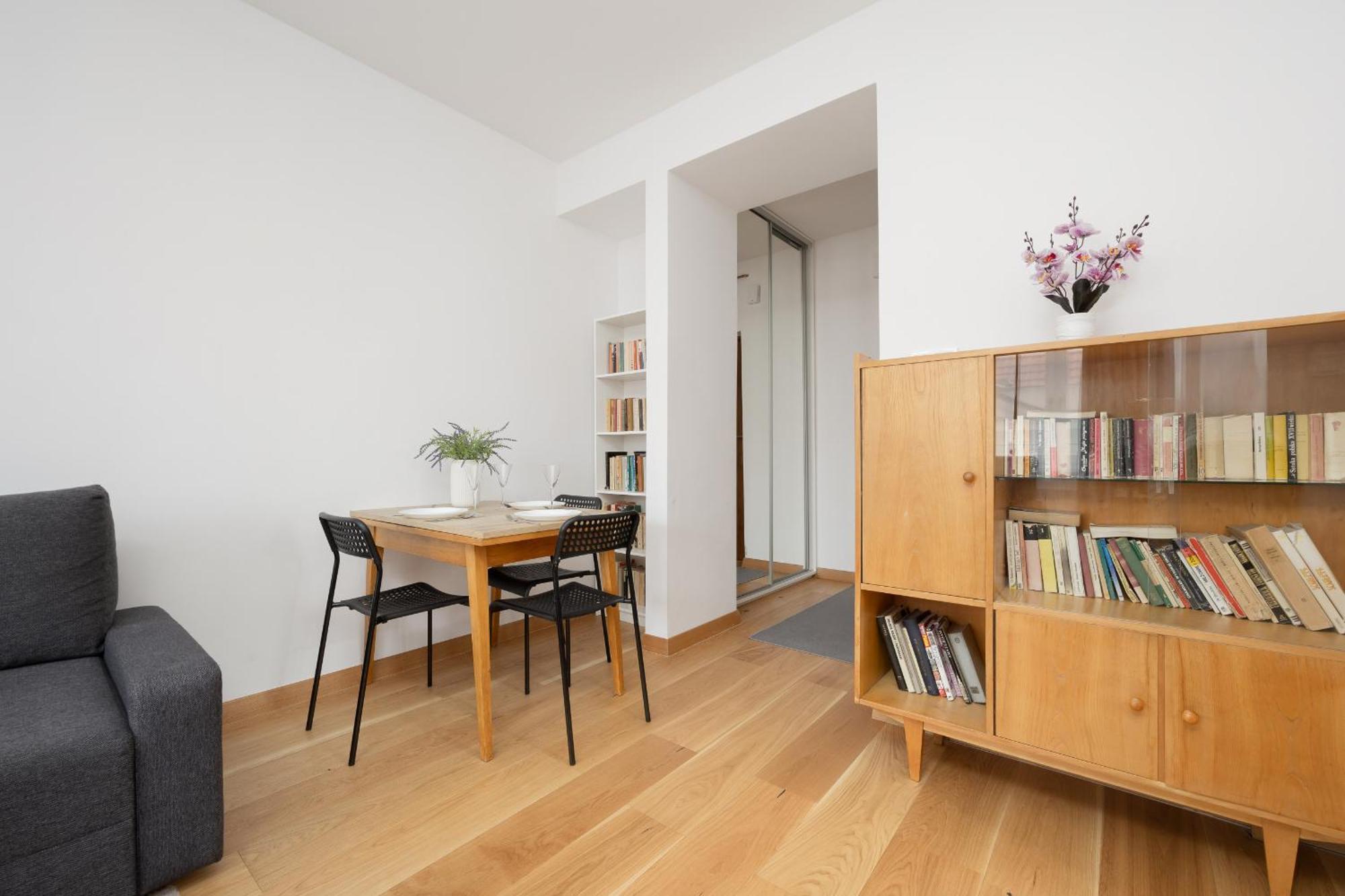 Charming For 4 People Located 650 M From The Old Town Of By Renters * Varsavia