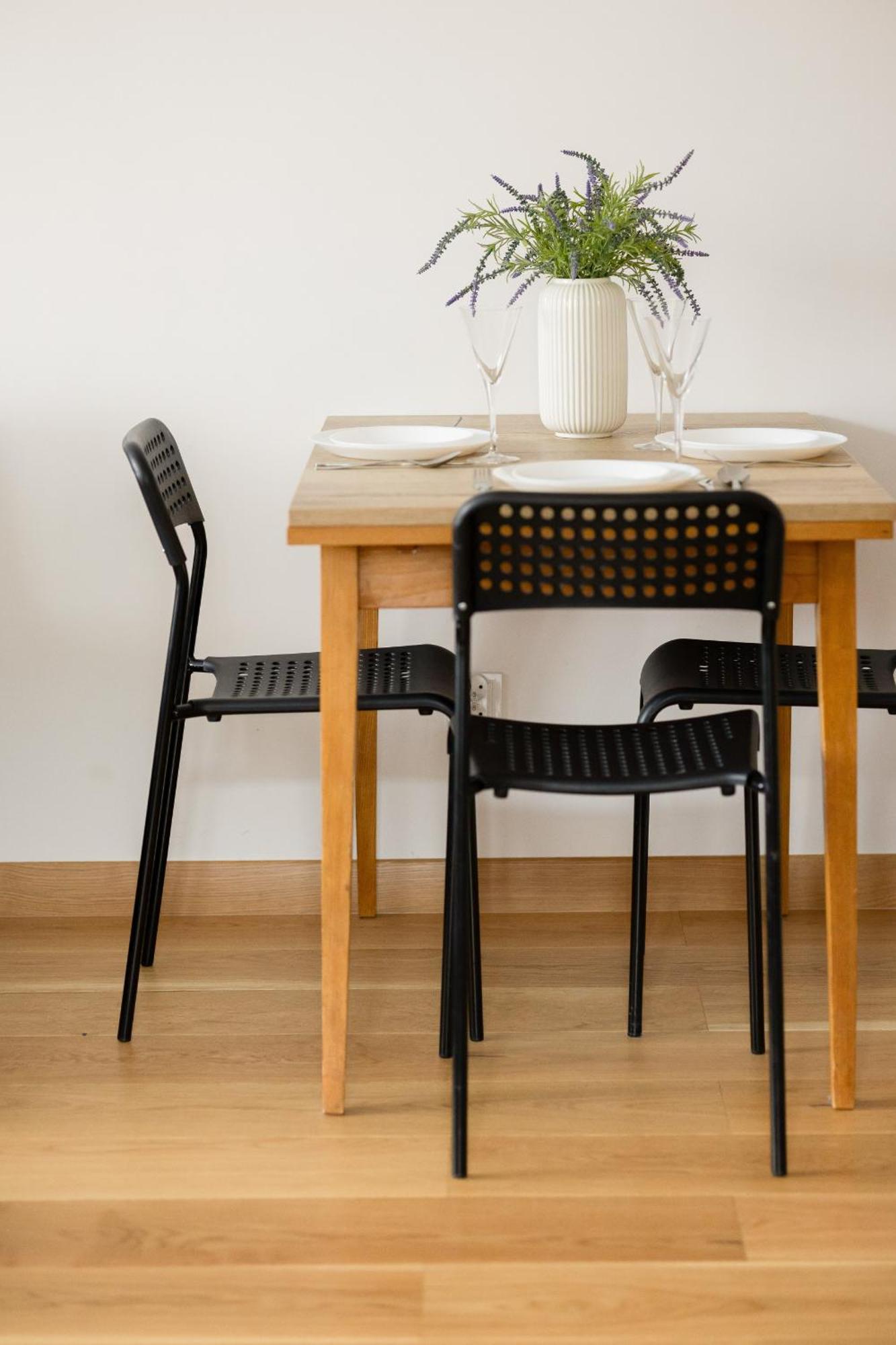 Charming For 4 People Located 650 M From The Old Town Of By Renters Apartament