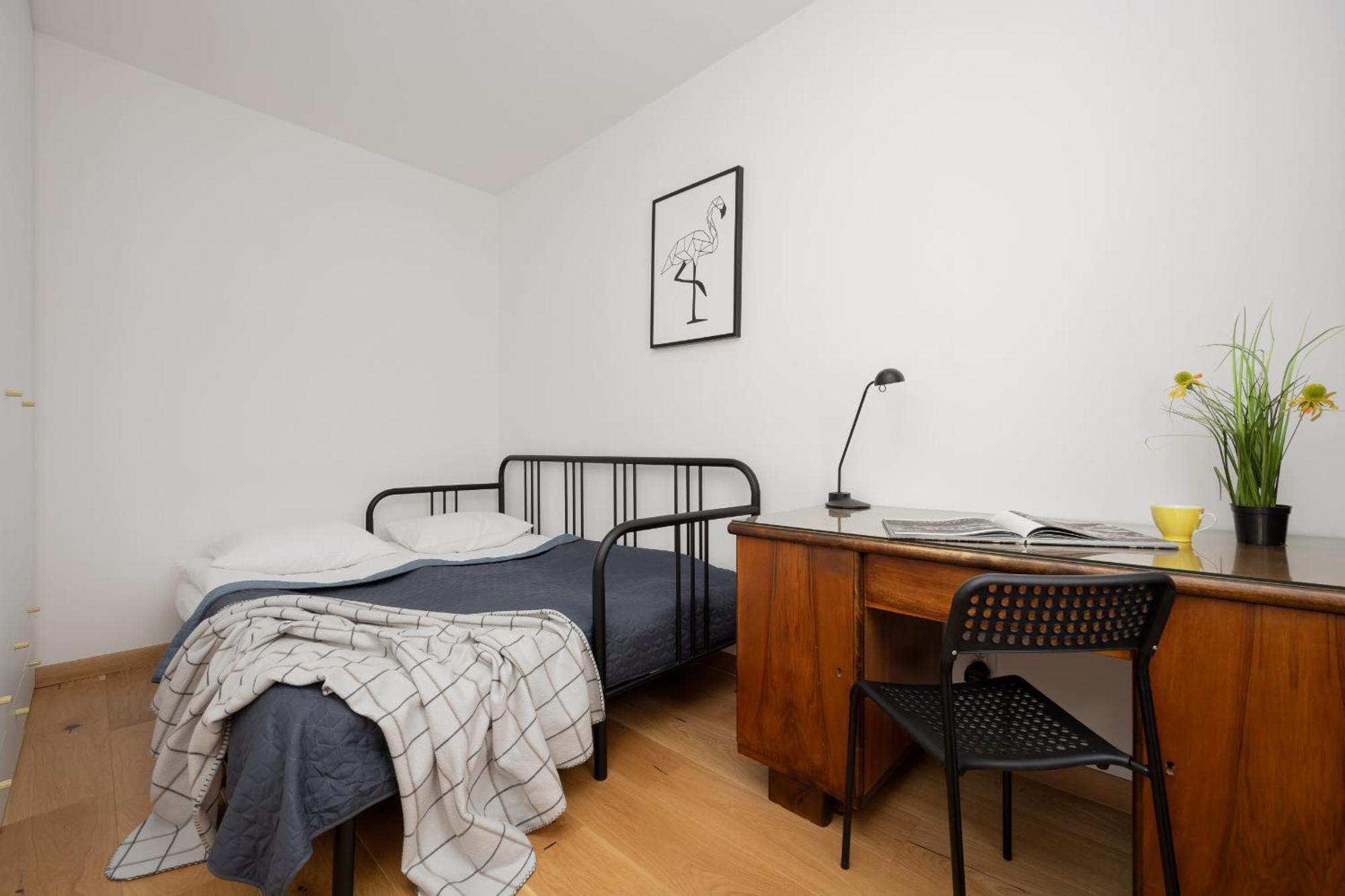 Charming For 4 People Located 650 M From The Old Town Of By Renters Appartamento *