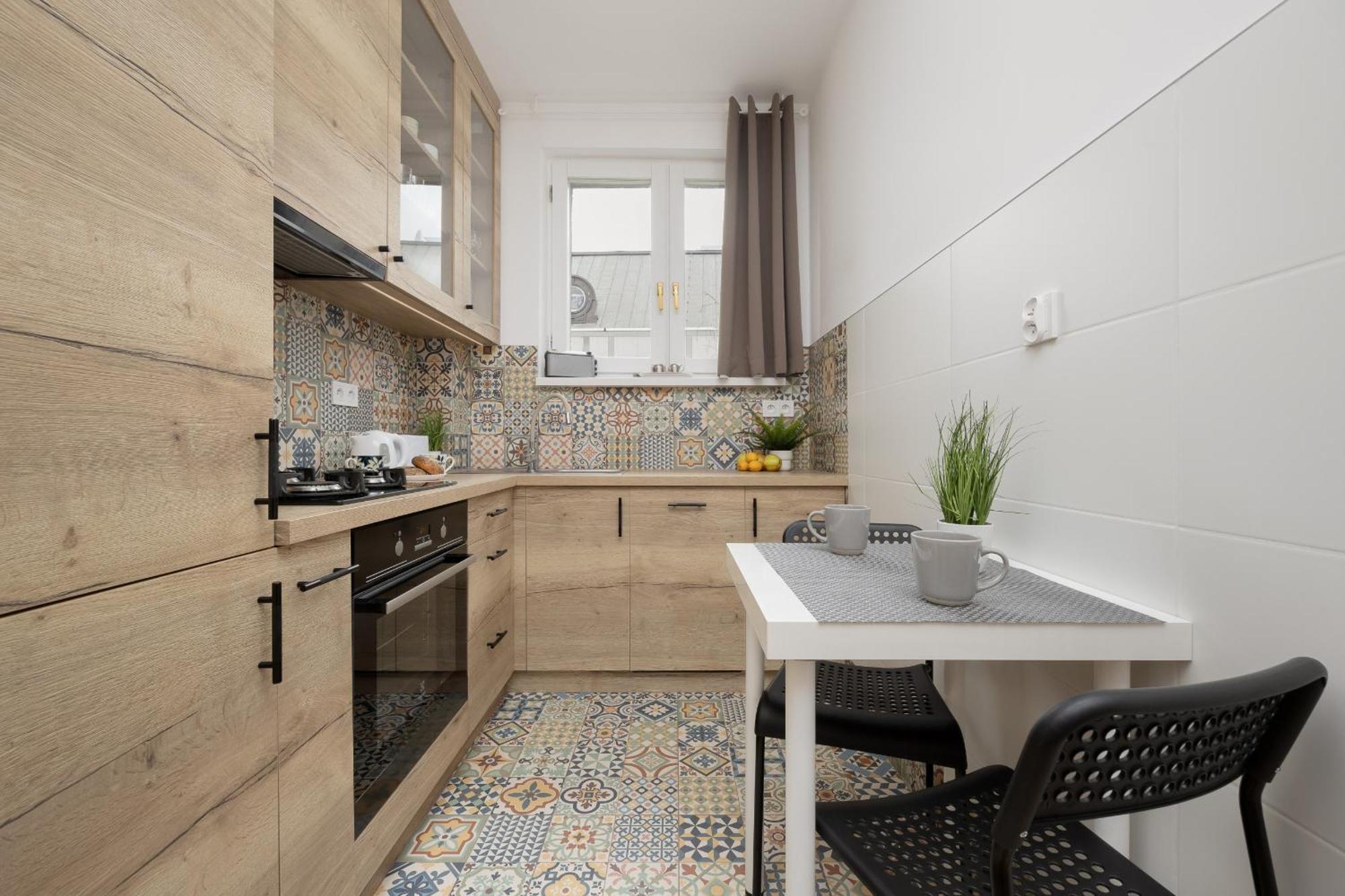 Charming For 4 People Located 650 M From The Old Town Of By Renters Apartament *